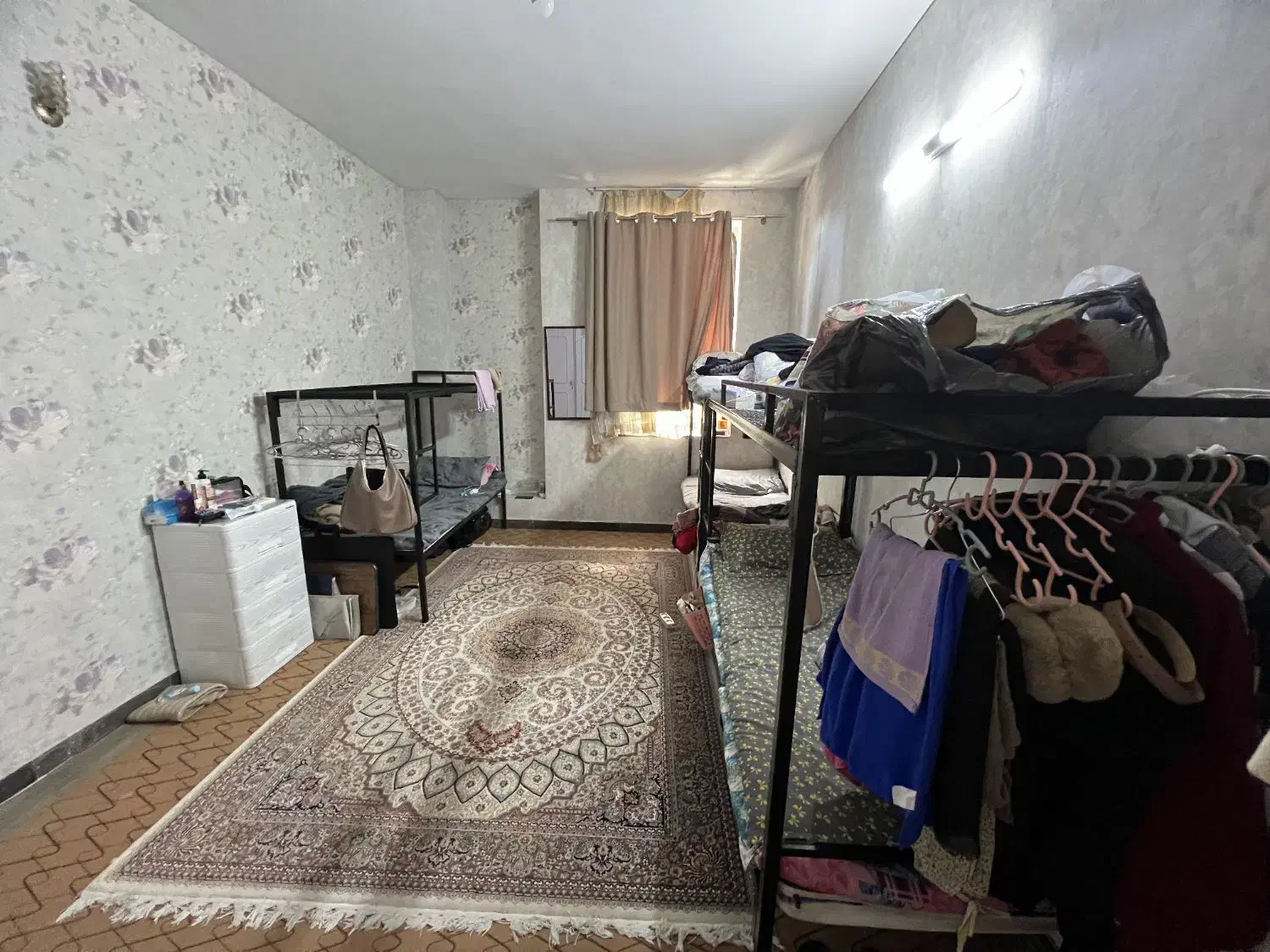 خوابگاه دخترانه پرنیا|اجارهٔ کوتاه‌مدت آپارتمان و سوئیت|شیراز, خلدبرین|دیوار