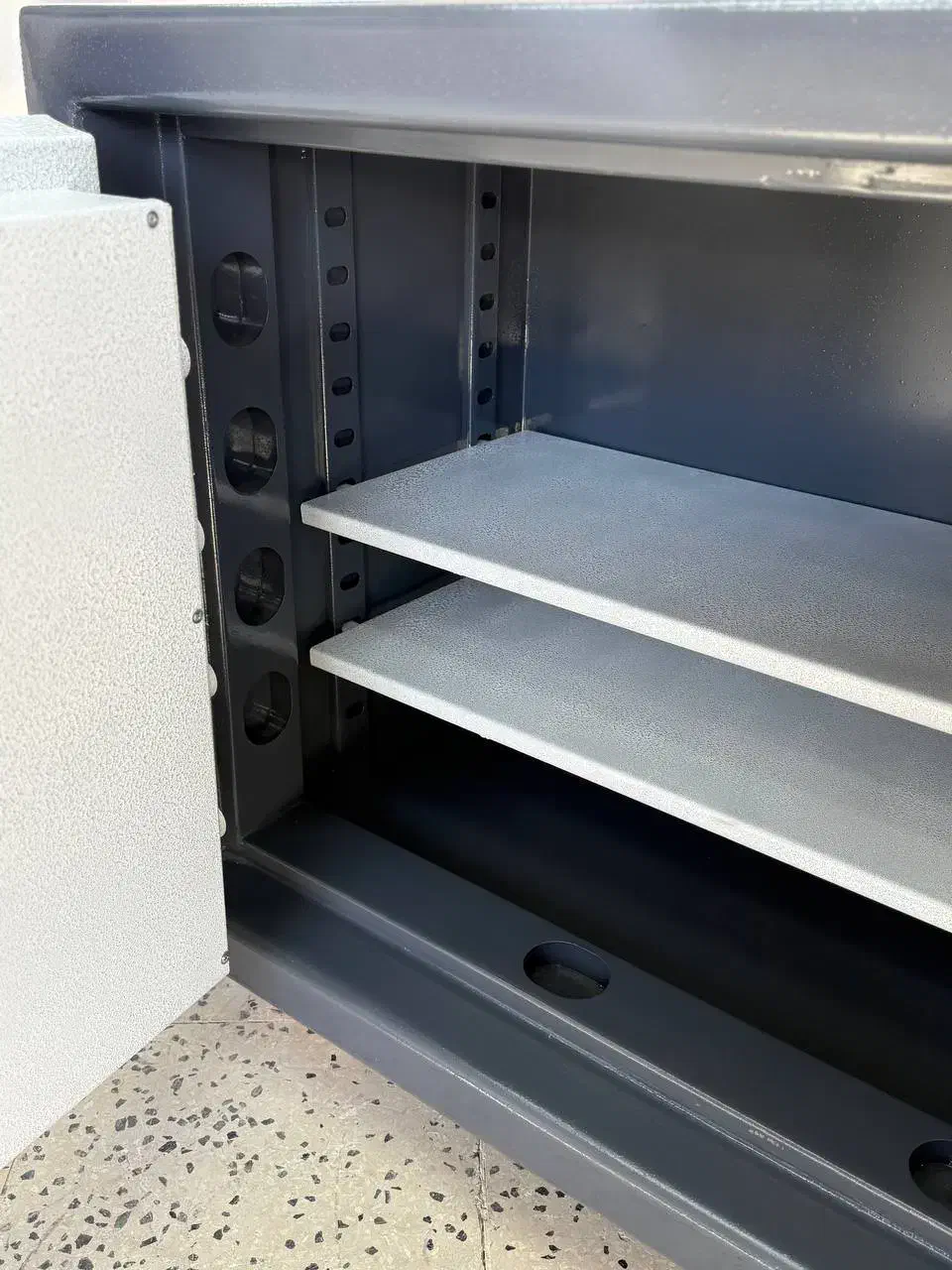 گاوصندوق زیرویترینی با رمز دیجیتال غیر قابل هک|ابزارآلات|کاشان, دروازه فین|دیوار