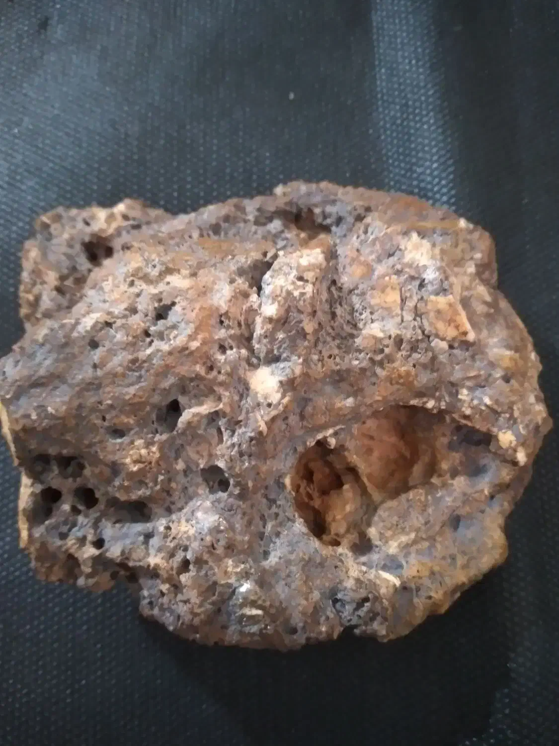 شهاب سنگ|کلکسیون اشیاء عتیقه|اصفهان, بوستان کوهستانی صفه|دیوار