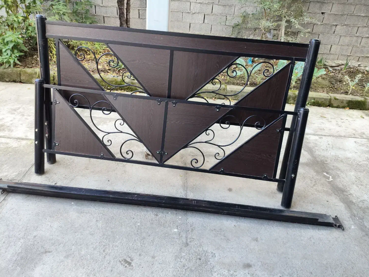 تخت خواب دونفره و یک  عدد تک نفره  همه فلزی|تخت و سرویس خواب|نوشهر, |دیوار