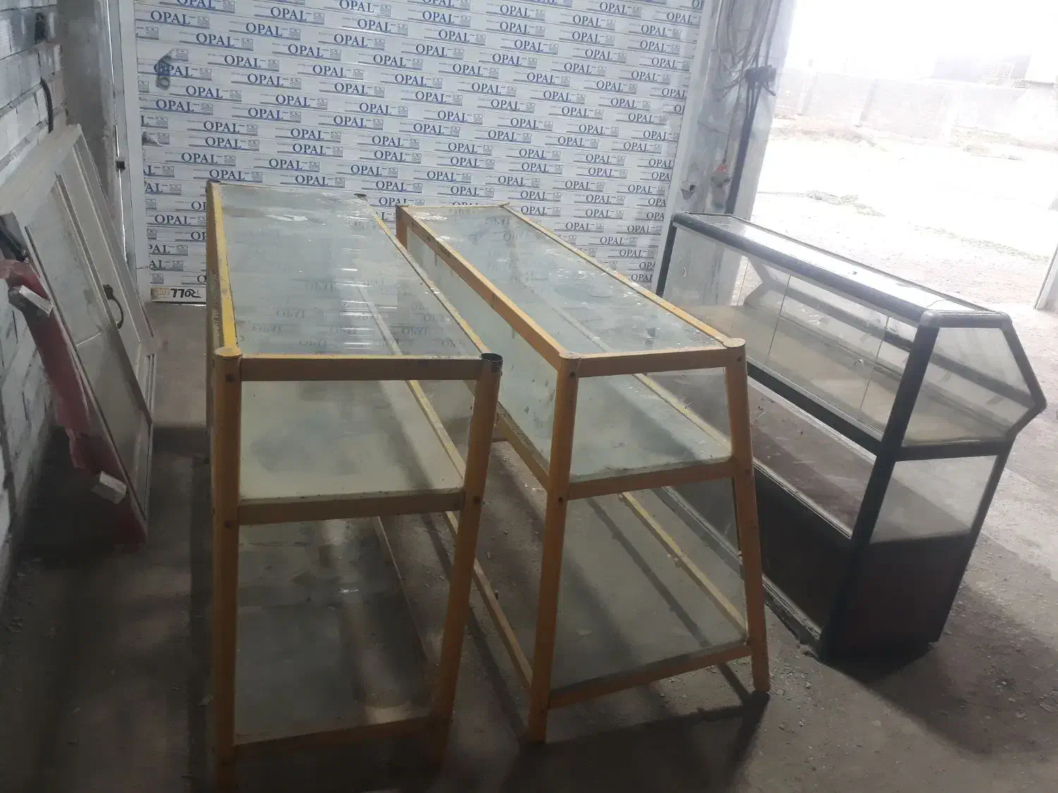 ۲ عدد ویترین فروشی|بوفه، ویترین، کنسول|سیمین شهر, |دیوار