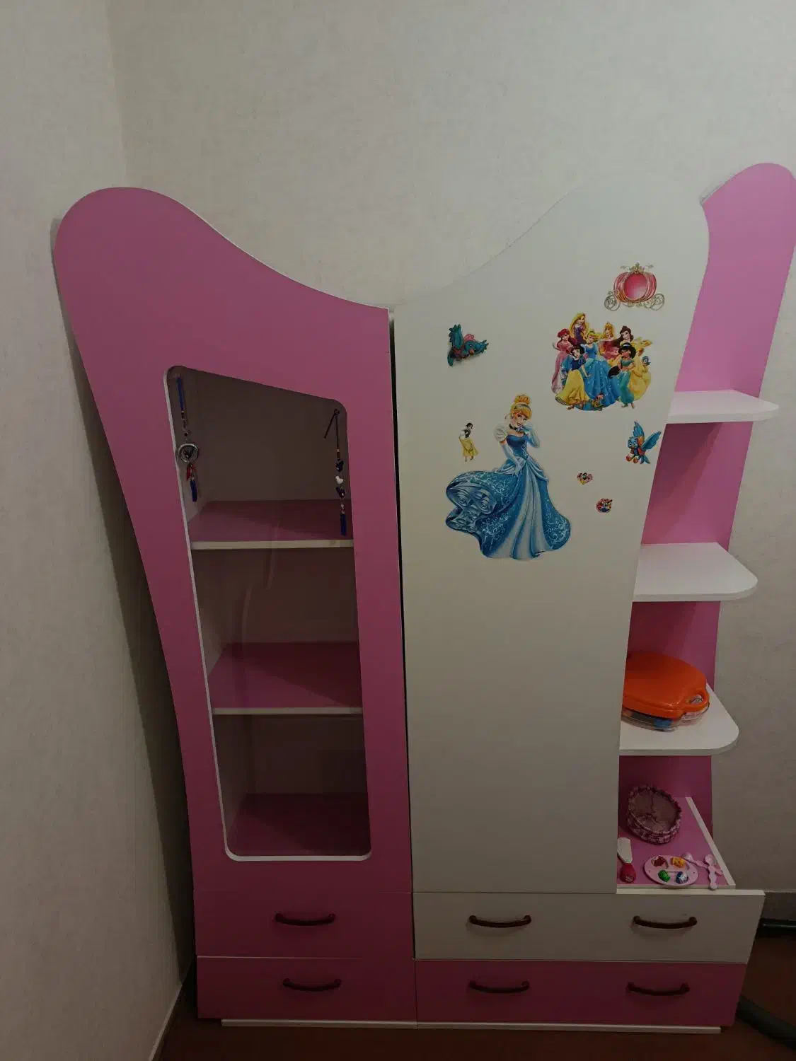 کمد لباس ویترین کودک|اسباب و اثاث بچه|بروجن, |دیوار