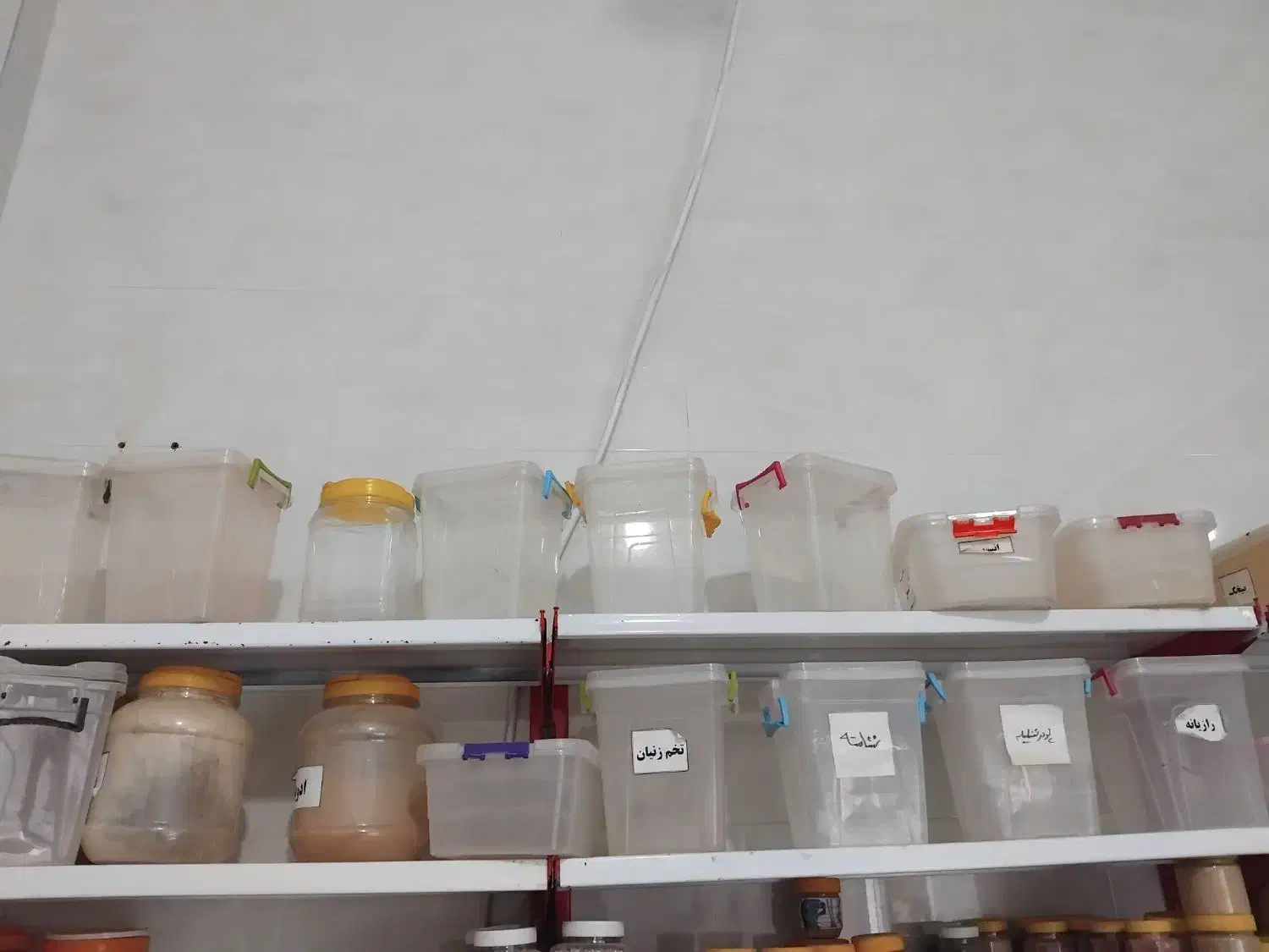 ظروف خالی و کارکرده|ظروف نگهدارنده، پلاستیکی، یک‌بارمصرف|خوی, |دیوار