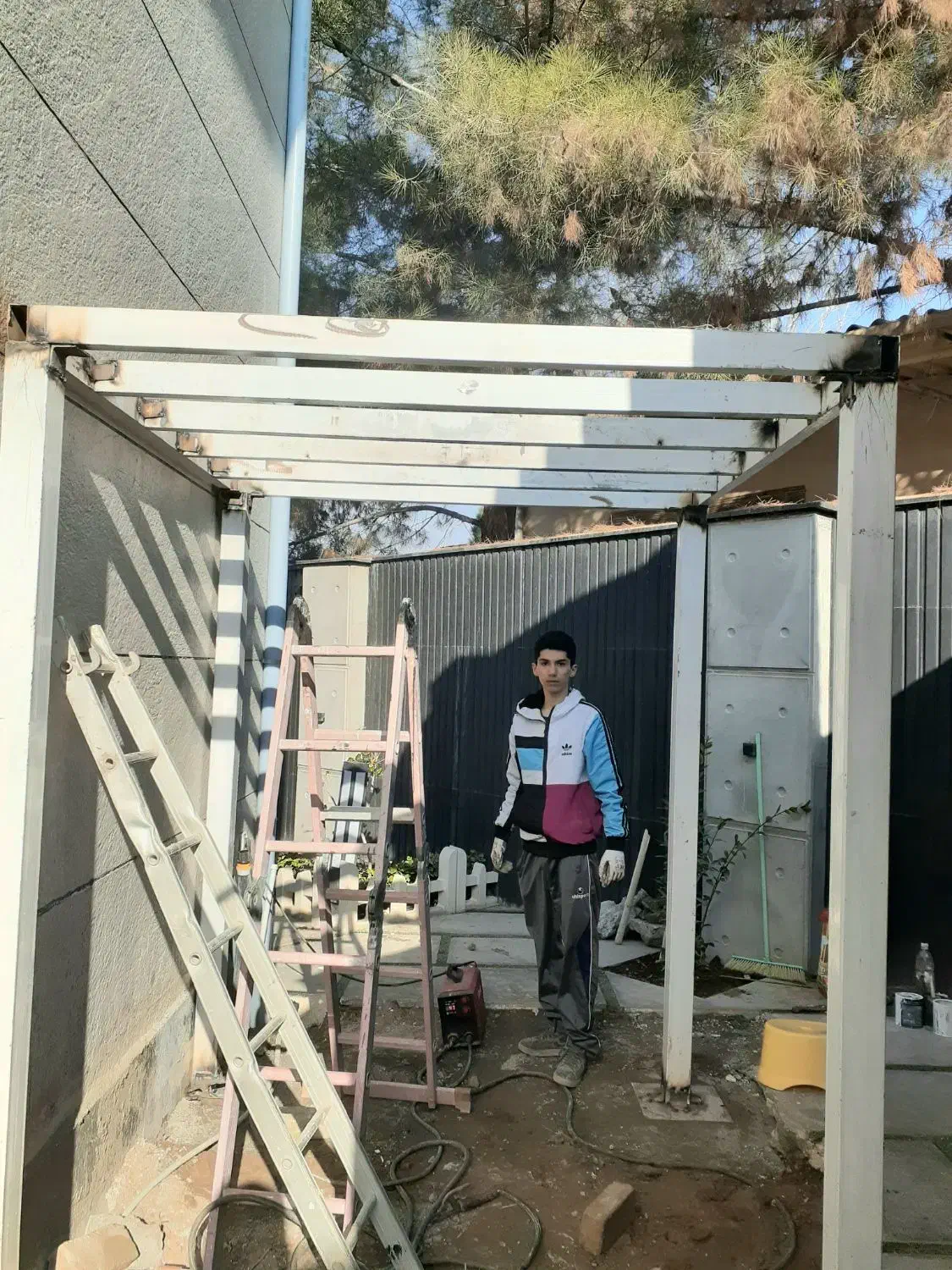 جوشکاری سیار ساخت در پنجره فرم نرده اسکلت شیروانی|خدمات پیشه و مهارت|رامجین, |دیوار