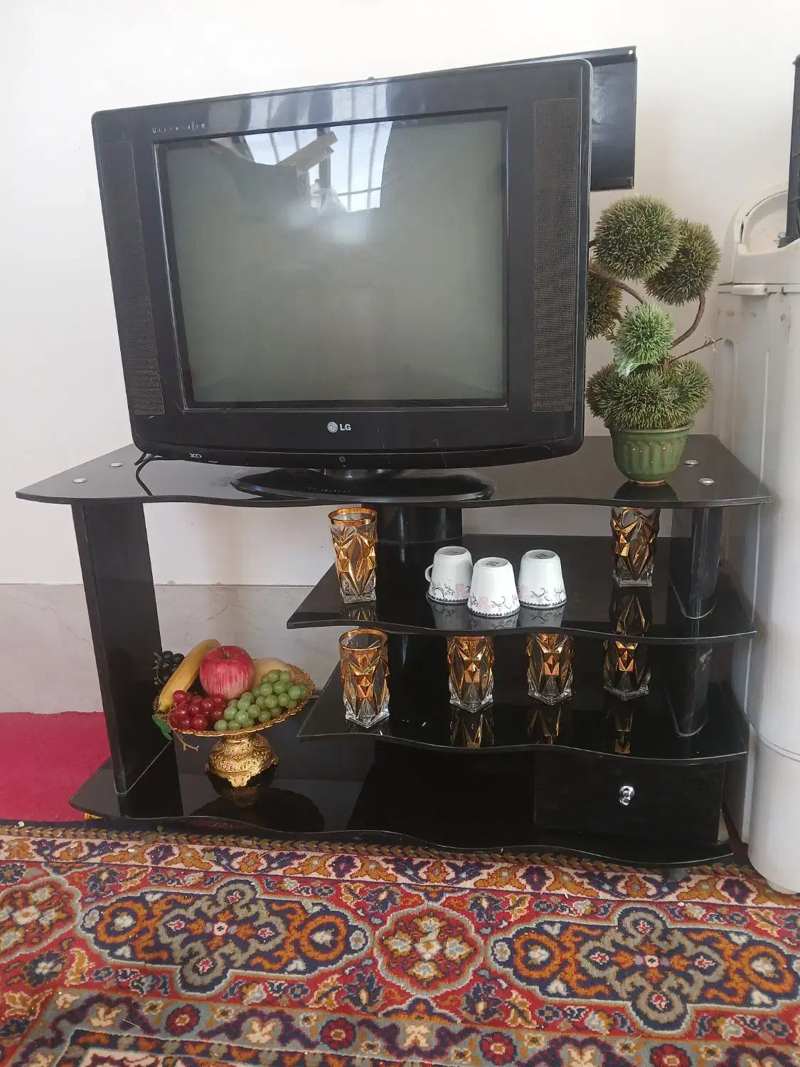 میز وتلویزیون|تلویزیون و پروژکتور|درمیان, |دیوار