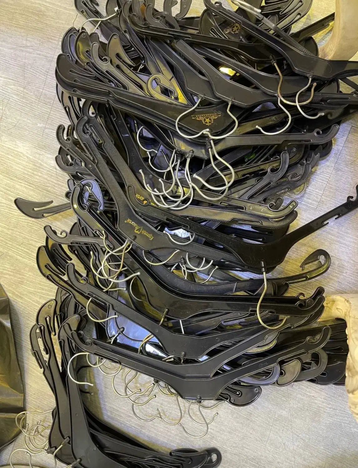 چوبکار|بندرخت و رخت‌آویز|تهران, صادقیه|دیوار