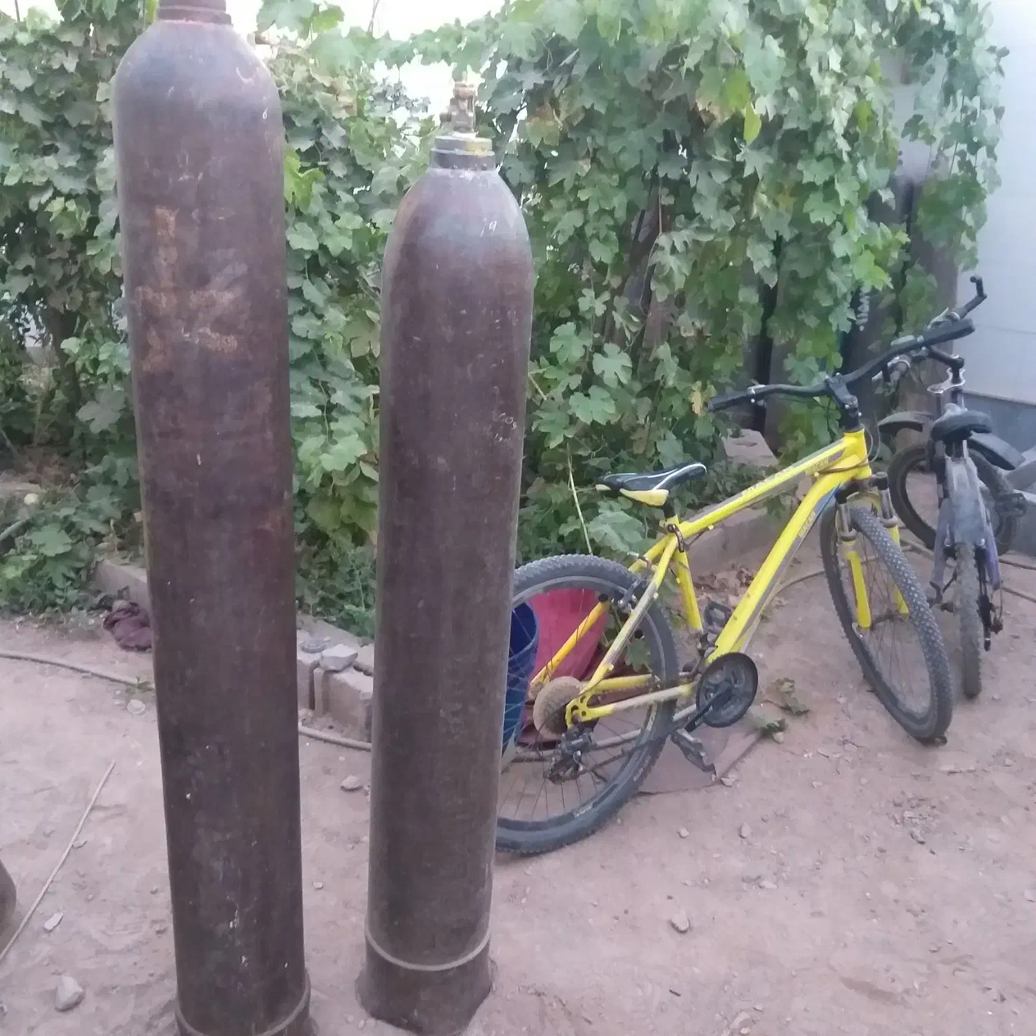 کپسول اکسیژن|ماشین‌آلات صنعتی|اسفراین, |دیوار