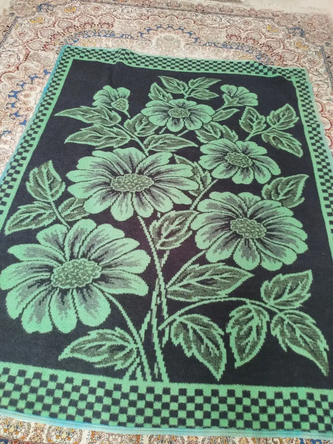 پتوهای پلنگی وگلدار قدیمی تشک و لحاف وروتختی|رختخواب، بالش، پتو|محمدشهر, محمدشهر|دیوار