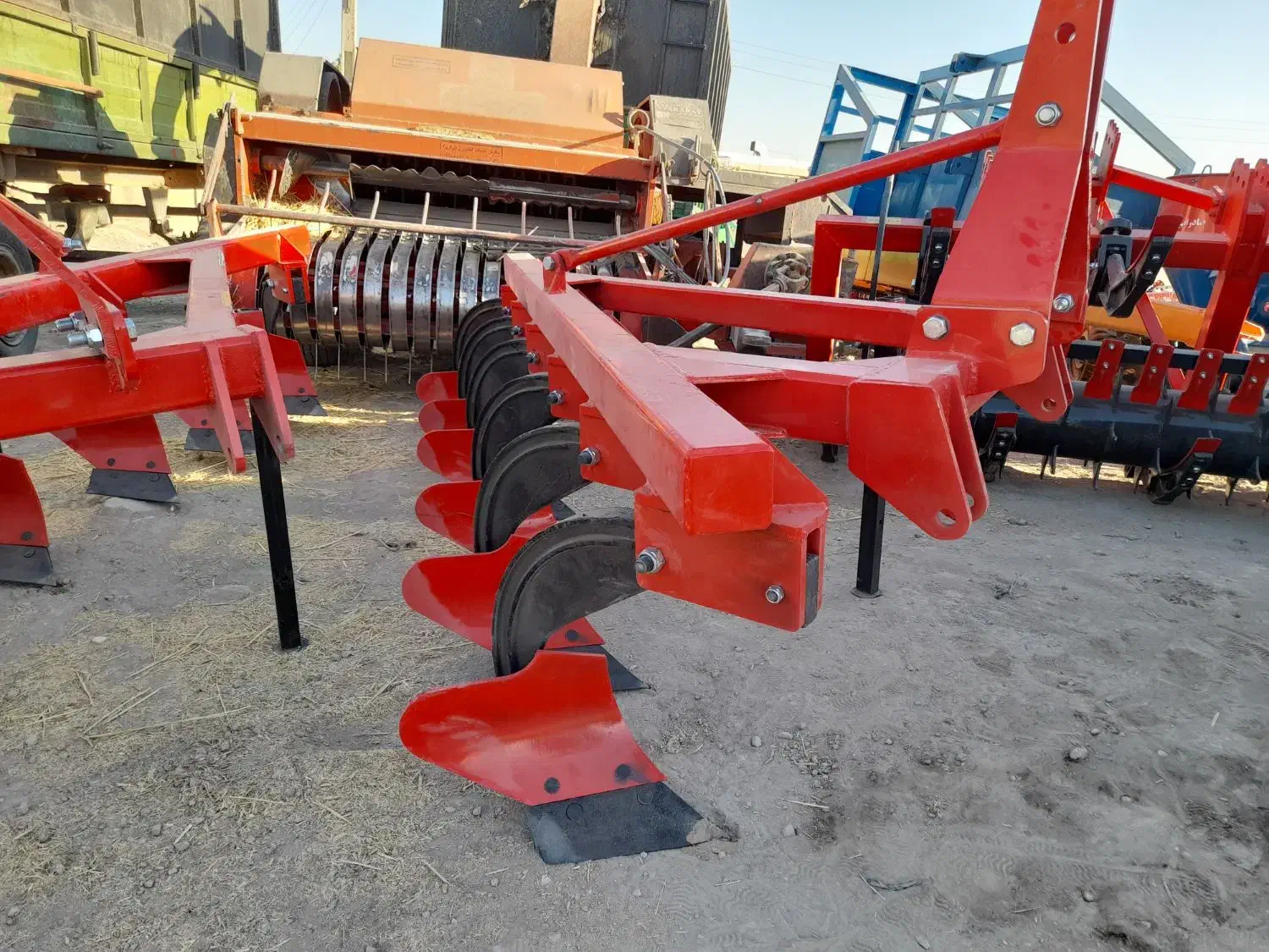 گاوآهن ۶ خیش شش شرکتی پایه کمانی کد ۷۹۹|ماشینآلات صنعتی|کوزران, |دیوار