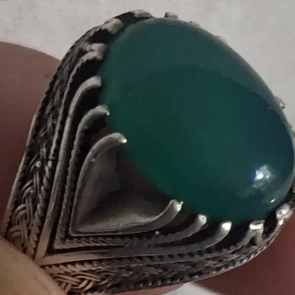 عقیق سبز|جواهرات|رشت, نیروی دریایی|دیوار