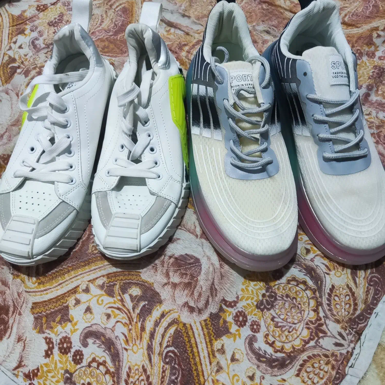 دو جفت کفش|کیف، کفش، کمربند|بندر گناوه, |دیوار