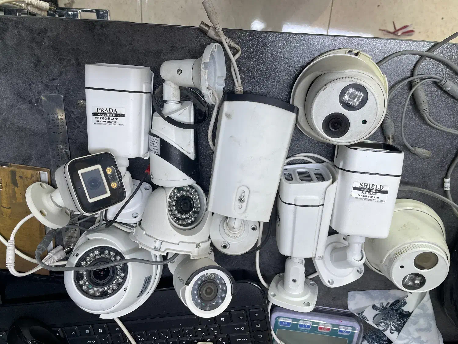 ۱۱ عدد دوربین و دو عدد DVR|دوربین مداربسته|تهران, فلسطین (میدان انقلاب)|دیوار