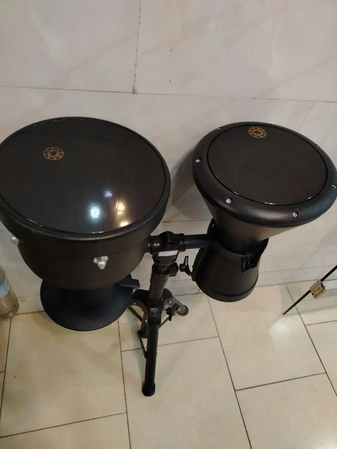 ضرب و تمپو|درام و پرکاشن|اصفهان, بهارستان|دیوار