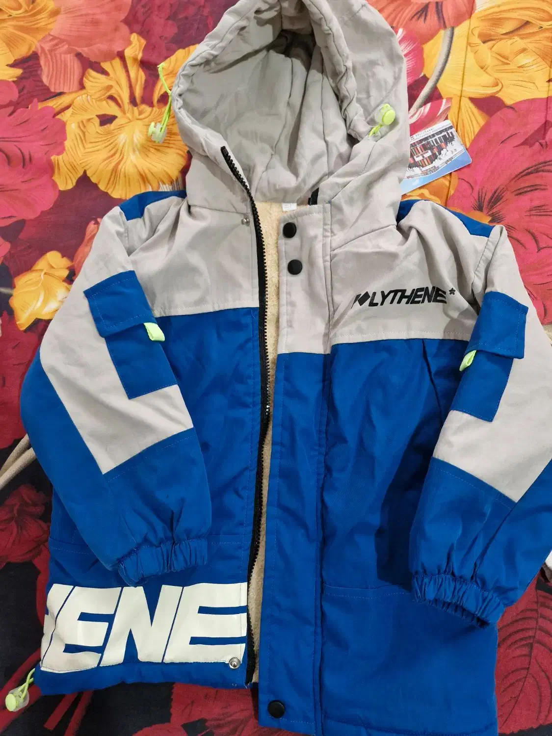 پوشاک و کفش بچه گانه در حد نو|کفش و لباس بچه|بندر انزلی, گمرک|دیوار