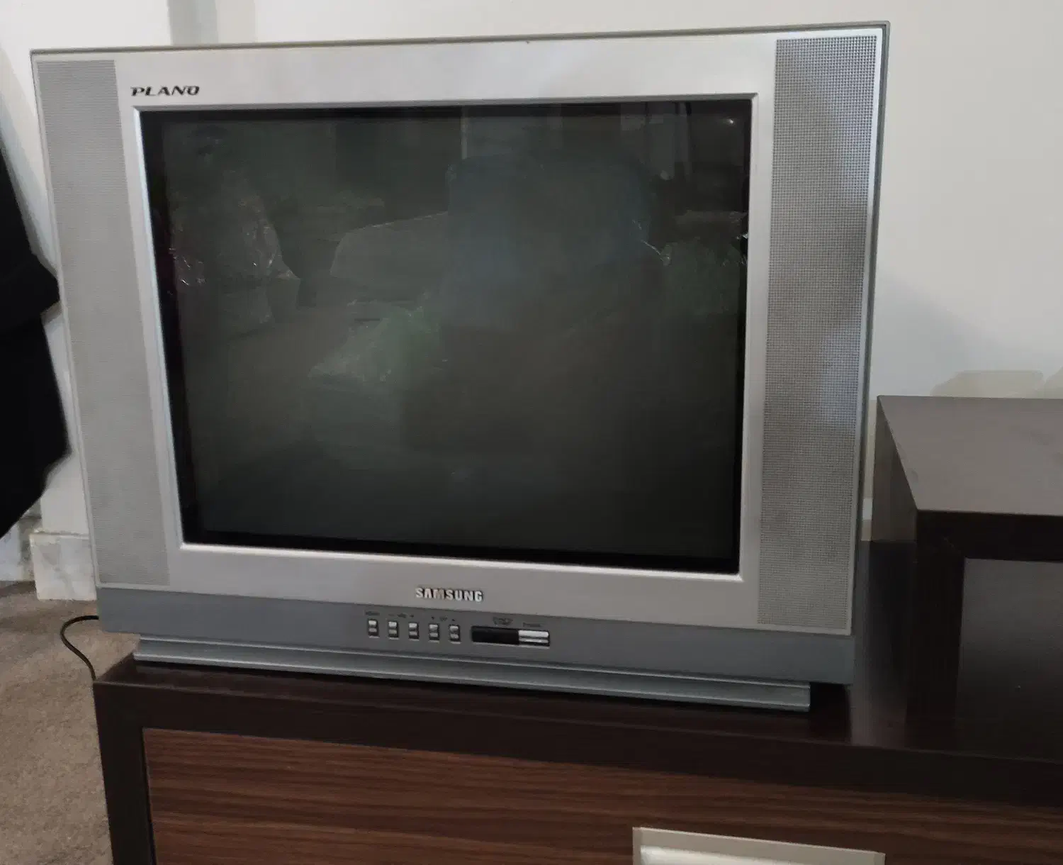 تلویزیون ۲۱ اینچ|تلویزیون و پروژکتور|رشت, گلسار|دیوار