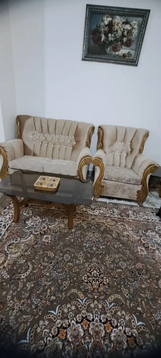 مبل ۷ نفره با ۳عدد میز عسلی|مبلمان خانگی و میز عسلی|نسیم‌شهر, |دیوار