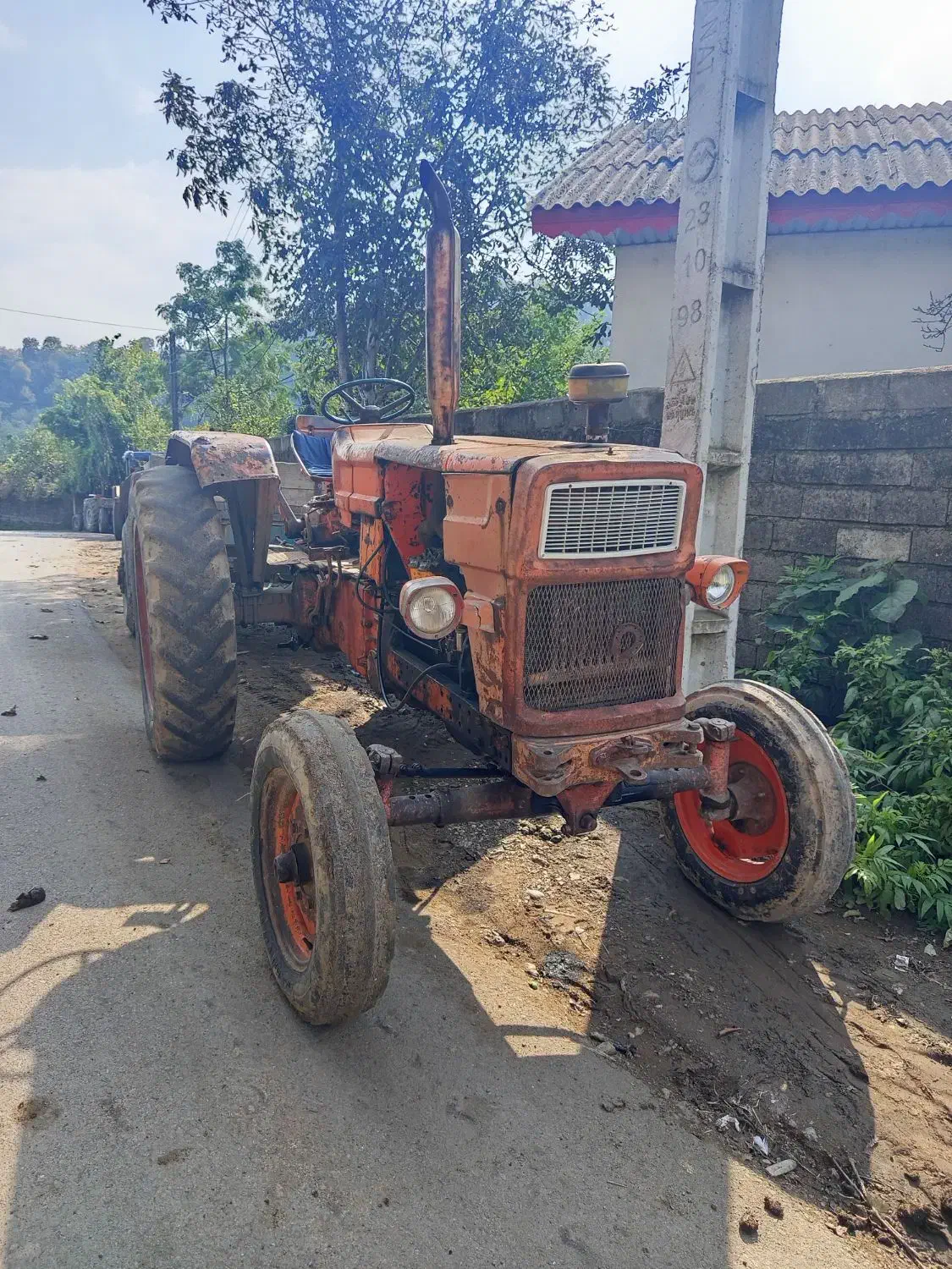 فروشی|خودرو سنگین|چوبر, |دیوار