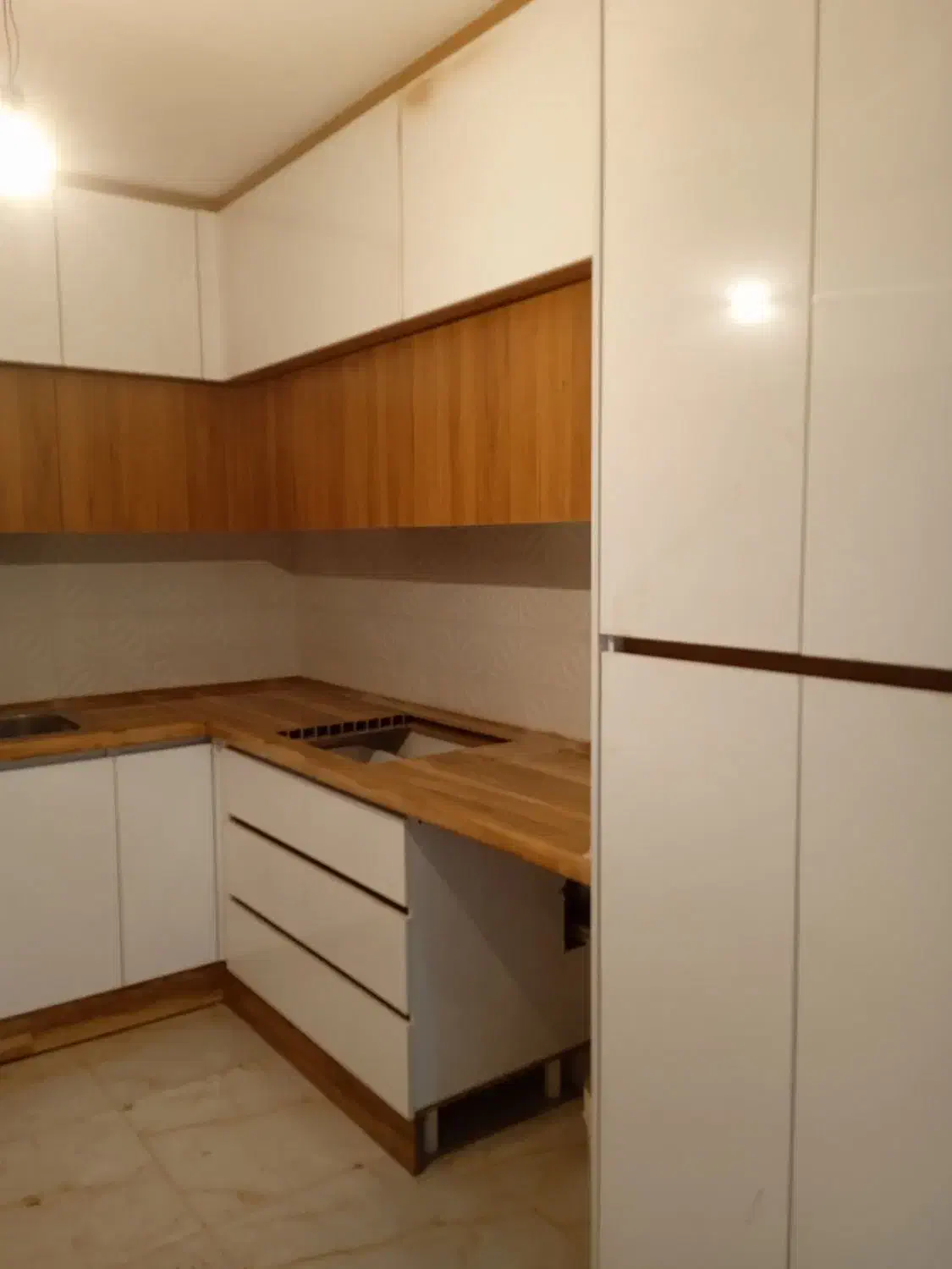 کابینت و دکوراسیون بلوط|خدمات پیشه و مهارت|هشتگرد, فاز ۱ مهستان|دیوار