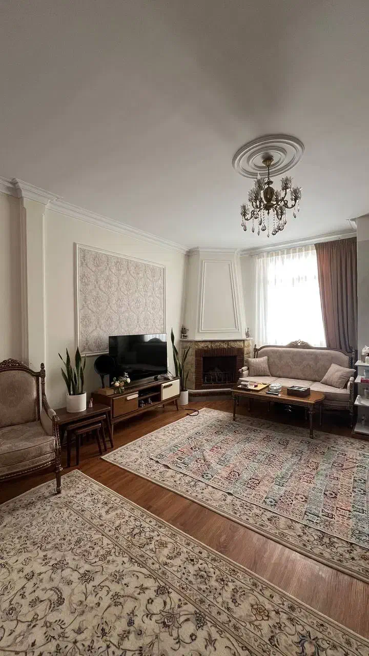 ۹۰ متر، مرزداران، لاله