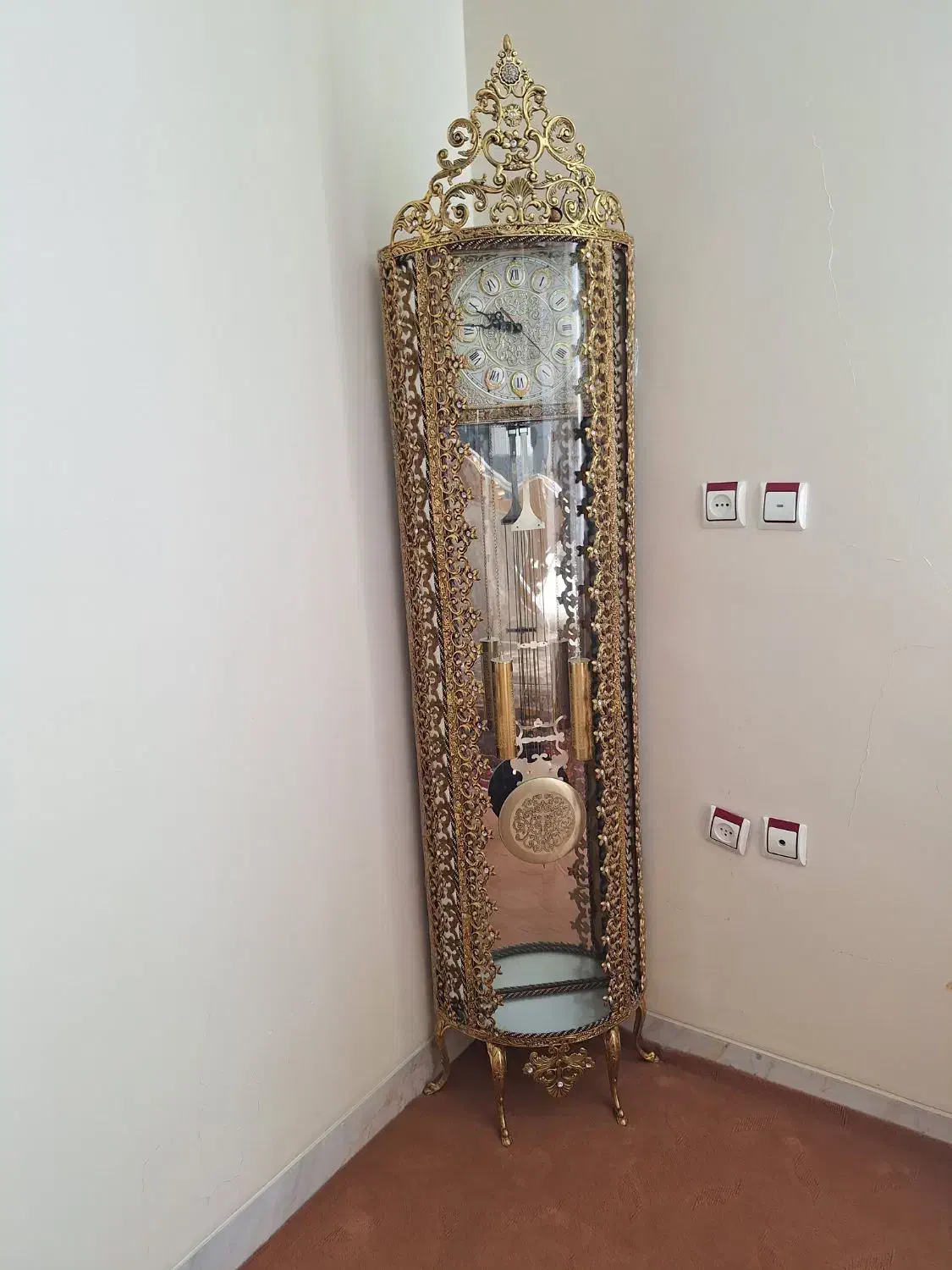 ساعت کنار سالنی تمام برنز|ساعت دیواری و تزئینی|همدان, |دیوار