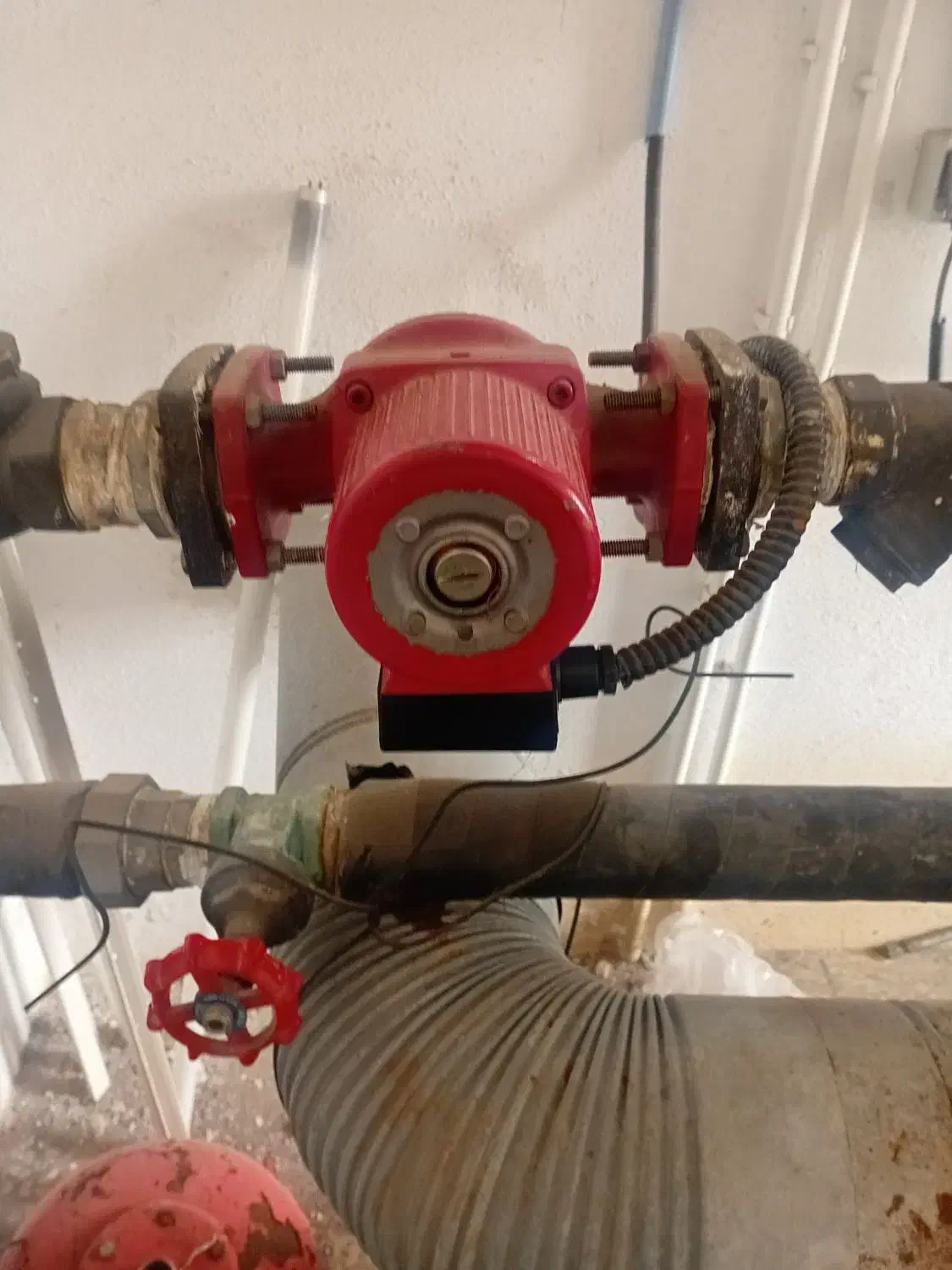 تاسیسات شوفاژ لوله کشی برق کاری جوشکاری|خدمات پیشه و مهارت|رشت, جهاد|دیوار