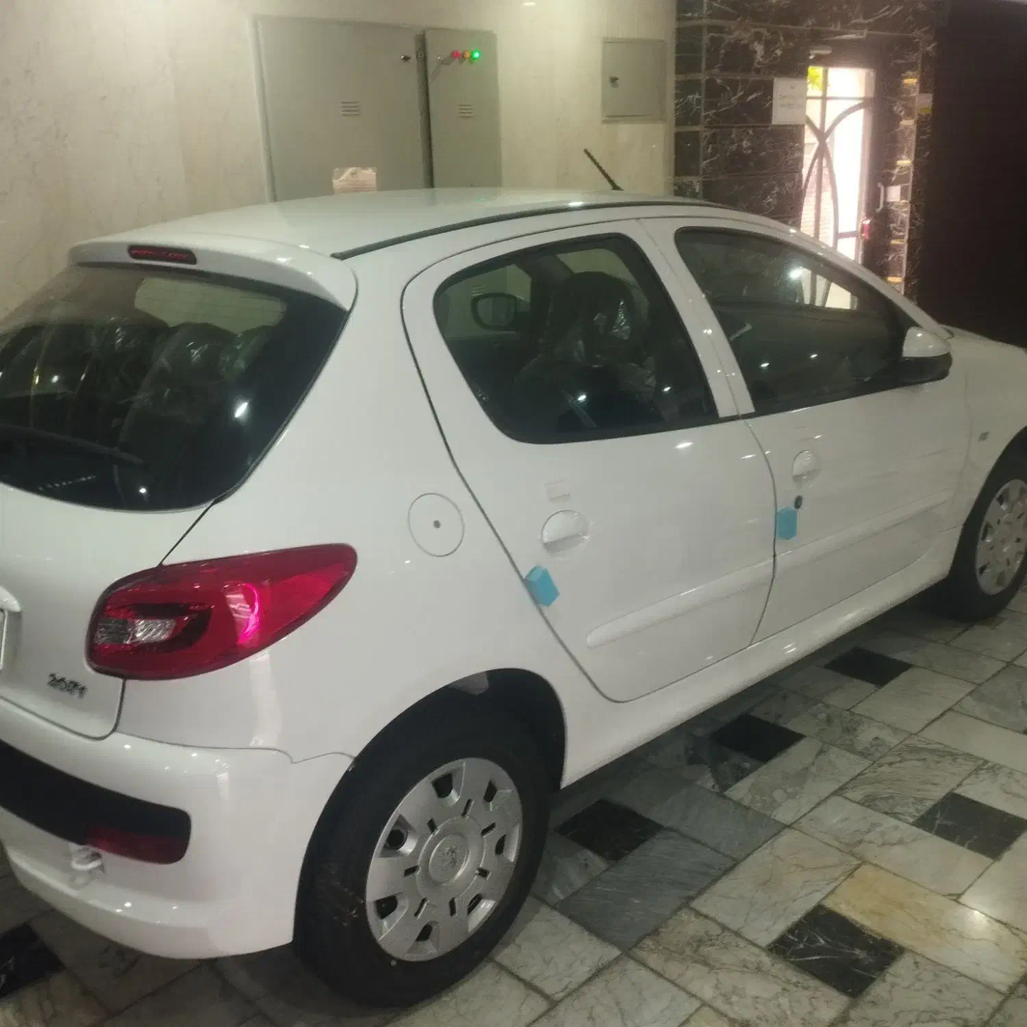 207i u3|خودرو سواری و وانت|تهران, باغ خزانه|دیوار