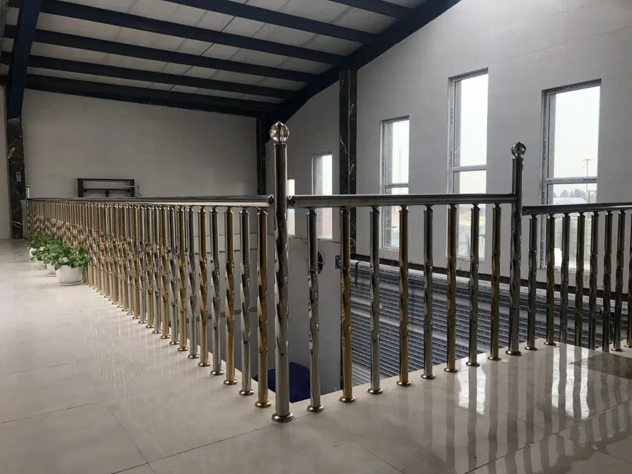 اولین نصاب خانم نرده استیل در ایران|خدمات پیشه و مهارت|قزوین, |دیوار