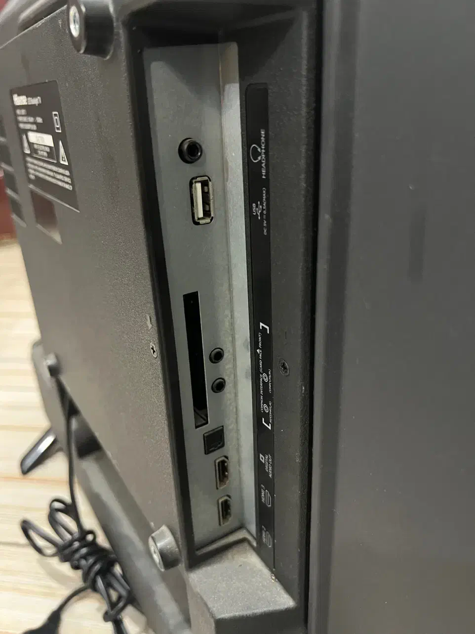 تلوزیون صفحه شکسته هایسنس|تلویزیون و پروژکتور|فومن, |دیوار