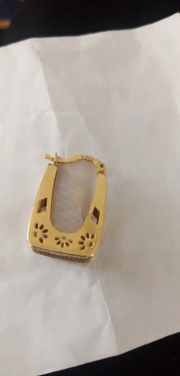 گوشواره گمشده|جواهرات|سبزوار, قلعه‌نو دهزار|دیوار