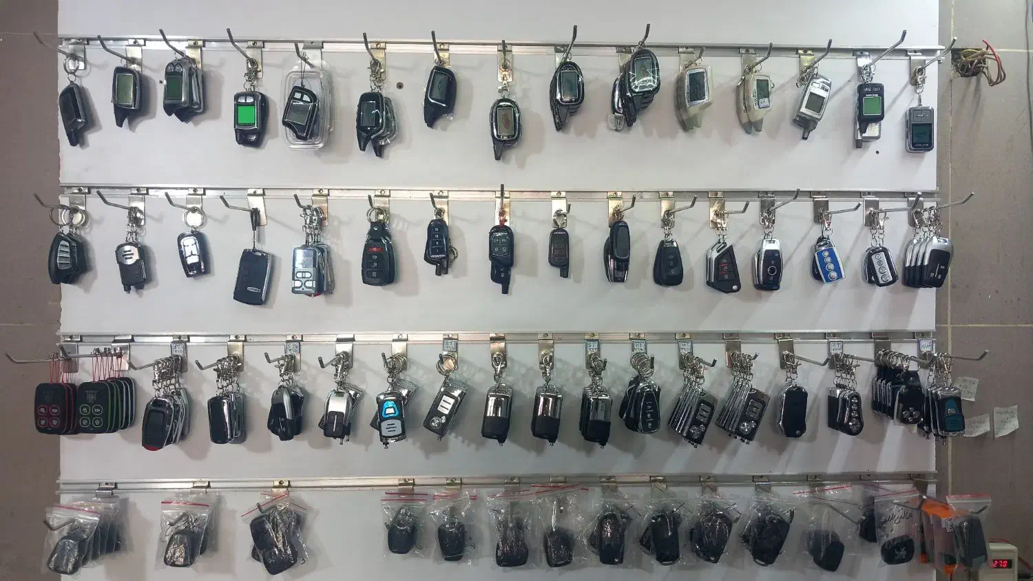 انواع دزدگیر ، جی پی اس خودرو و ریموت کنترل|قطعات یدکی و لوازم جانبی|کرمانشاه, |دیوار