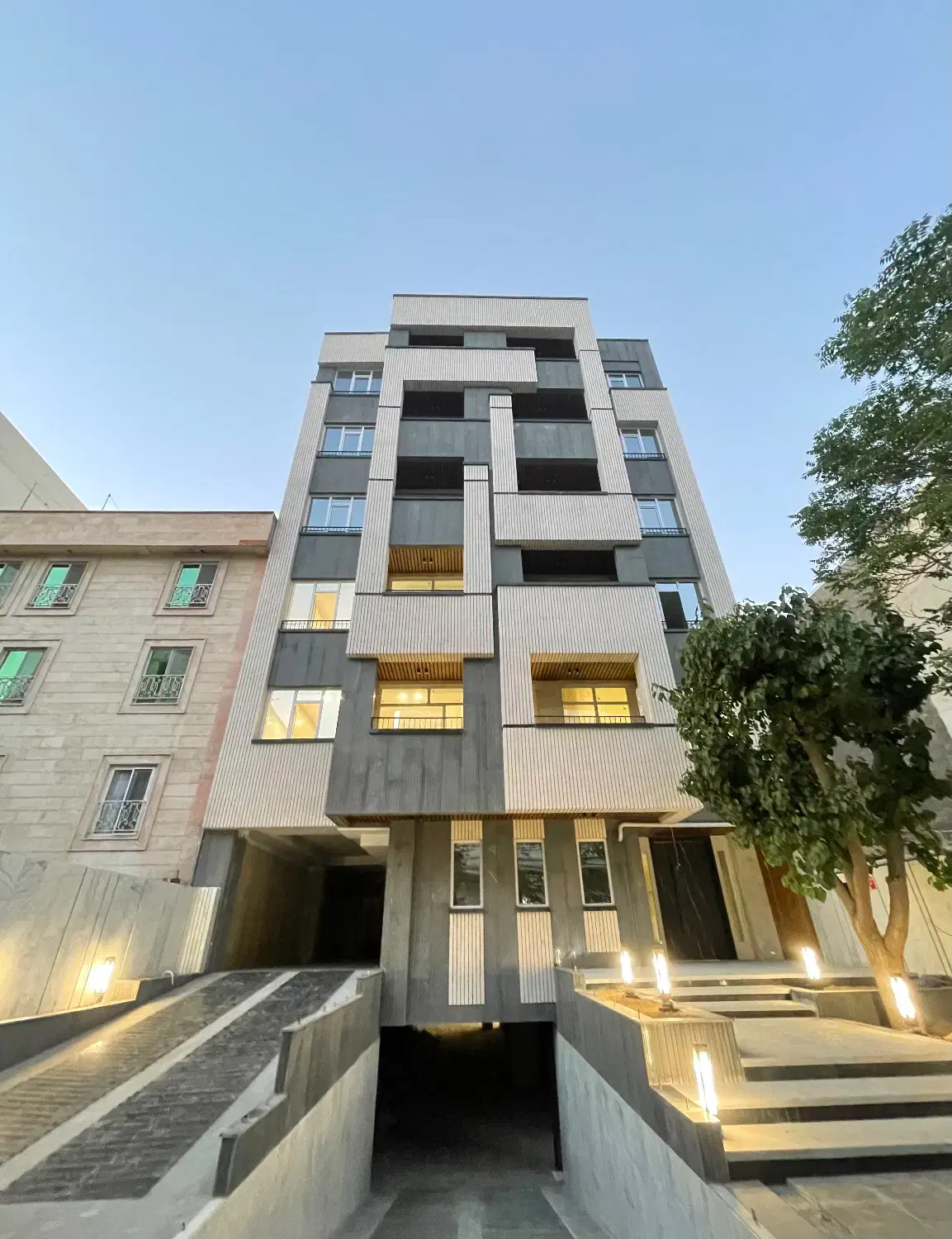 ۱۴۰ متر / روبه نما / افتابگیر / مجلل و خوشنقشه|فروش آپارتمان|کرج, گلشهر|دیوار