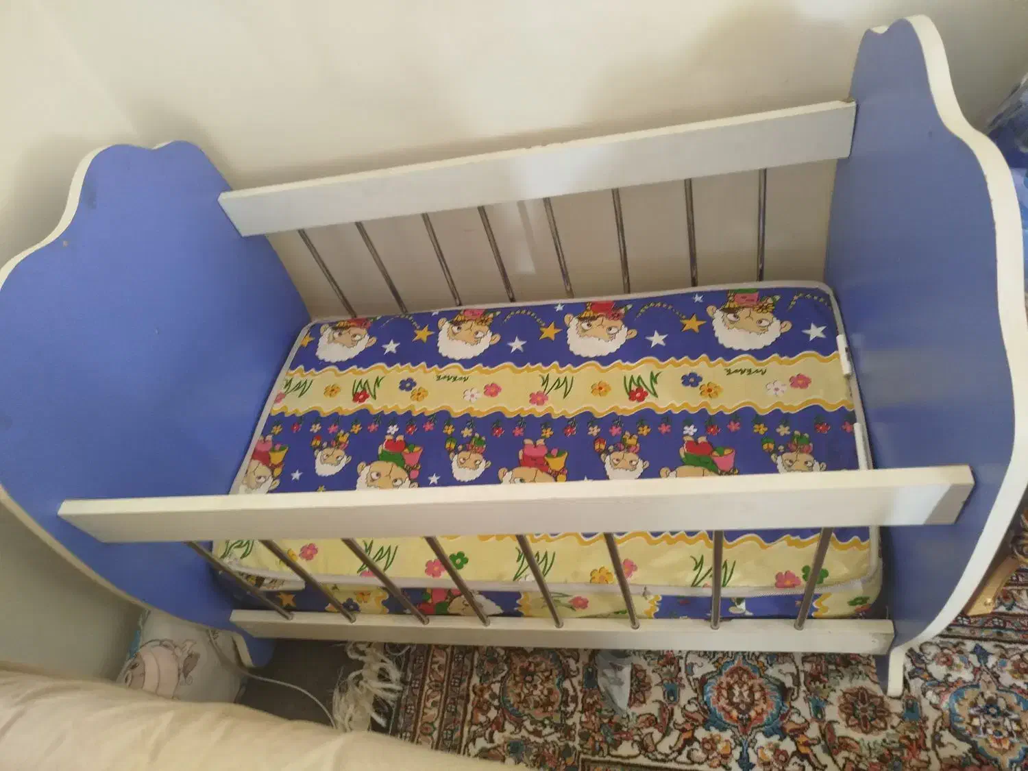 تخت گهواره ای نوزاد|تخت و صندلی بچه|تبریز, |دیوار