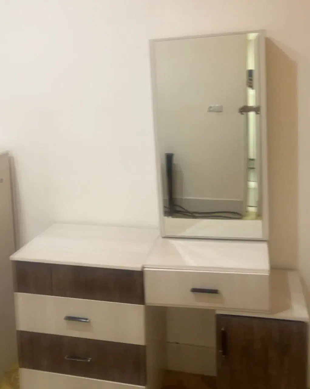 تخت به همراه تشک و میز دراور اینه دار|تخت و سرویس خواب|شاهینشهر, خبرنگار|دیوار