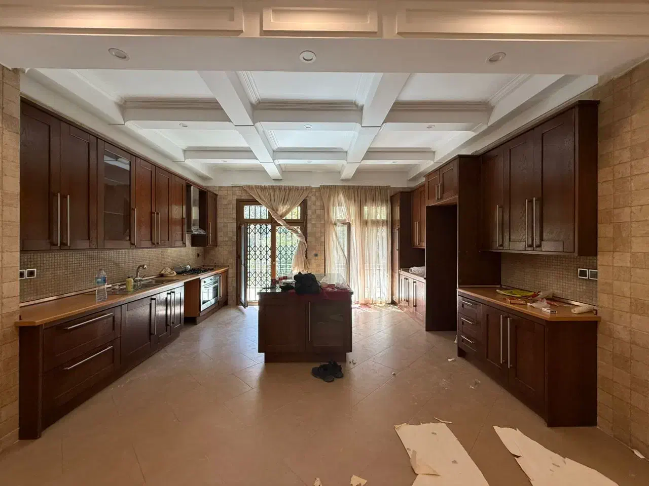 الهیه 320 متر تک واحدی با ارتفاع سقف 4.5 متر