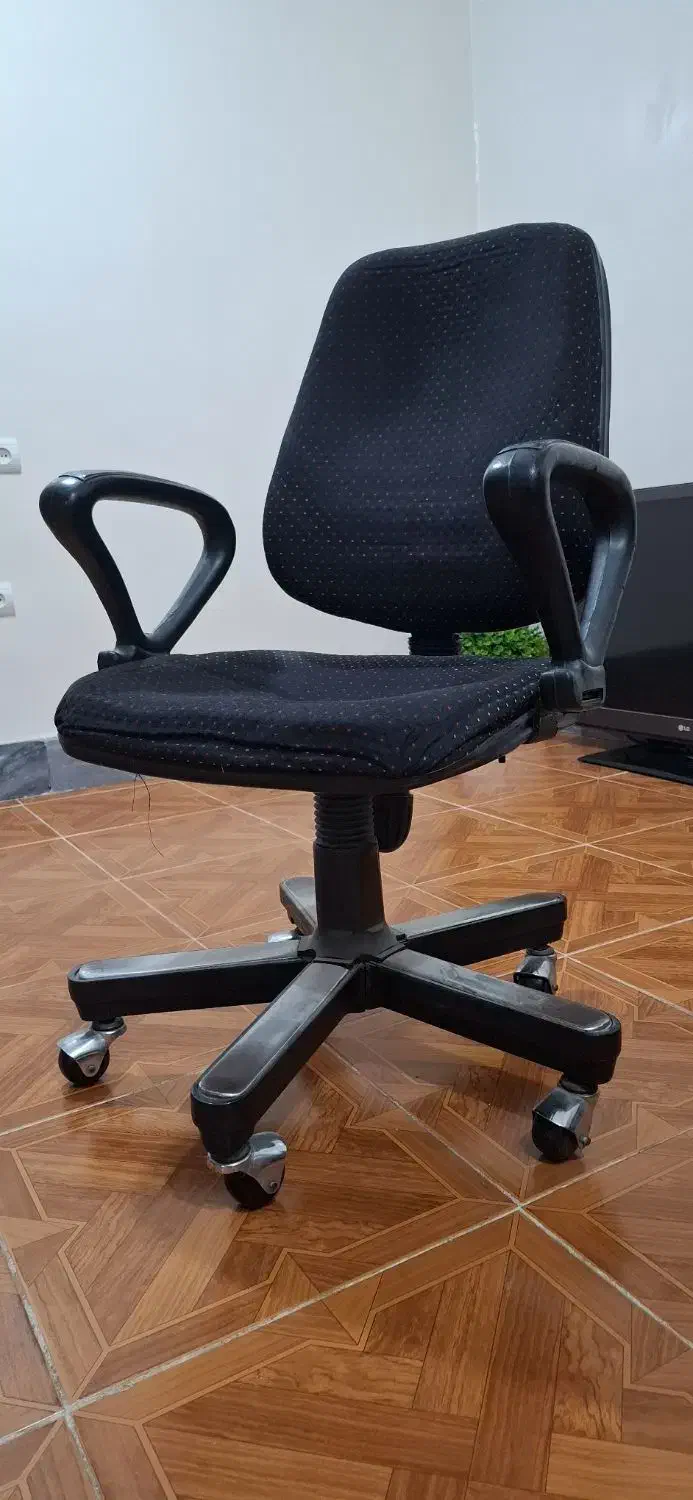 صندلی کامپیوتر|میز تحریر و کامپیوتر|دوگنبدان, |دیوار