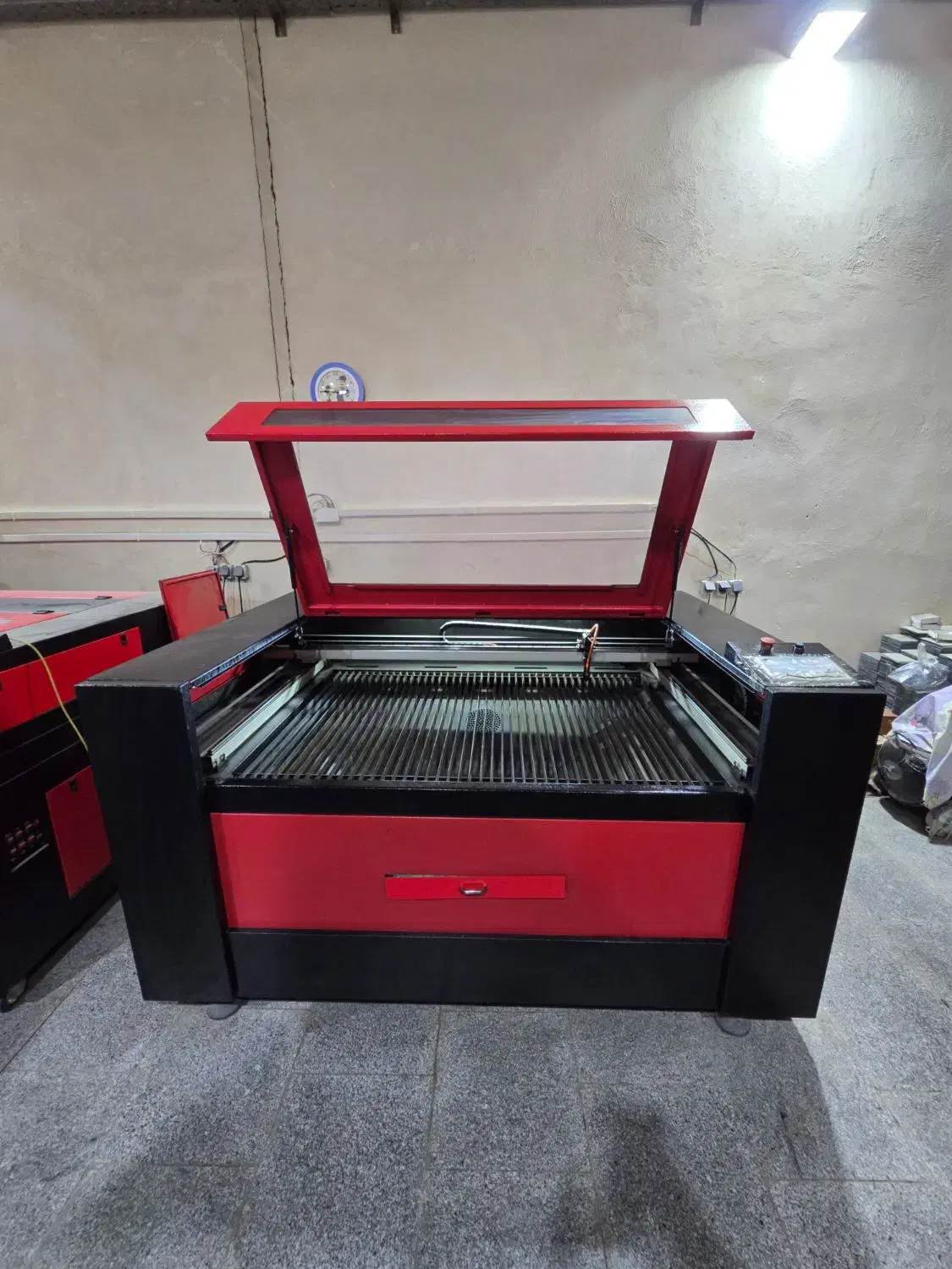 دستگاه لیزر غیرفلزات co2 کم کارکرد|ماشین‌آلات صنعتی|ری, امین آباد|دیوار