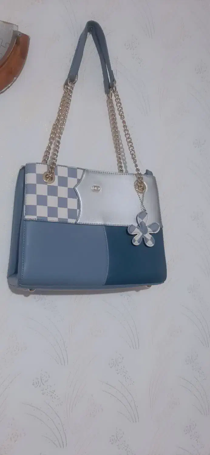 کیف دوشی نو|کیف، کفش، کمربند|کاشان, باغ ماجد|دیوار