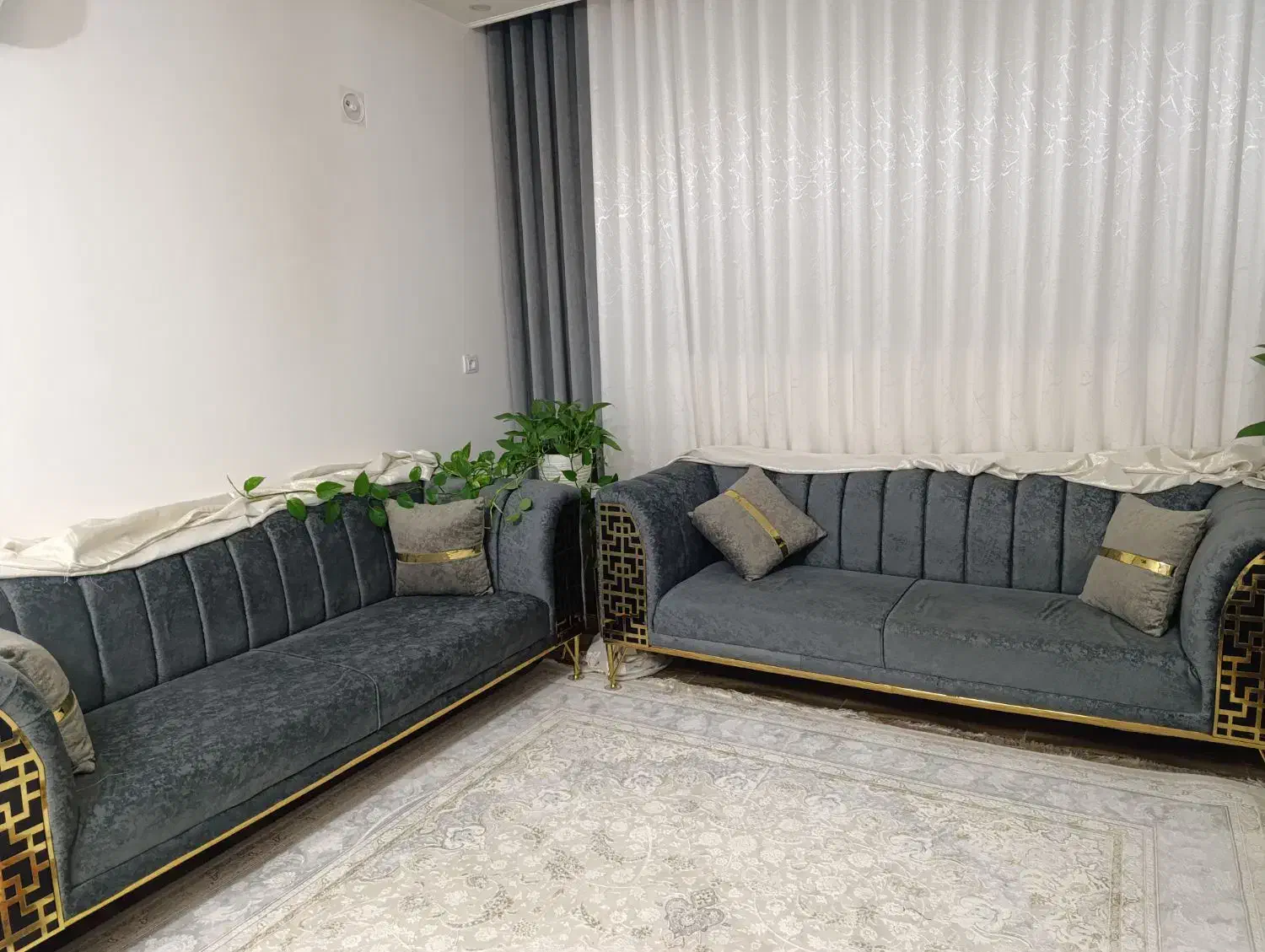 مبل ۸ نفره سالم|مبلمان خانگی و میز عسلی|قم, قلعه کامکار|دیوار
