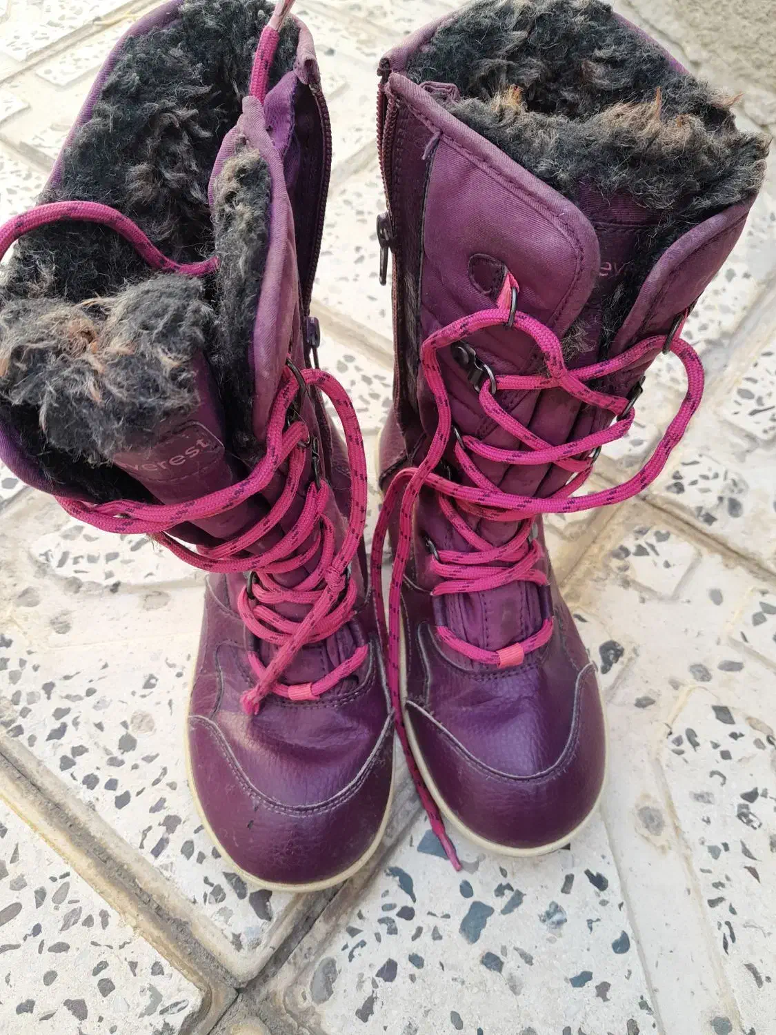 پوتین خارجی|کیف، کفش، کمربند|دهگلان, |دیوار