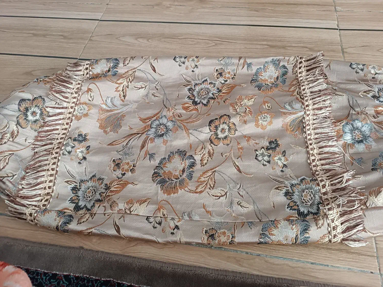 روی بالش|رختخواب، بالش، پتو|کرمانشاه, |دیوار