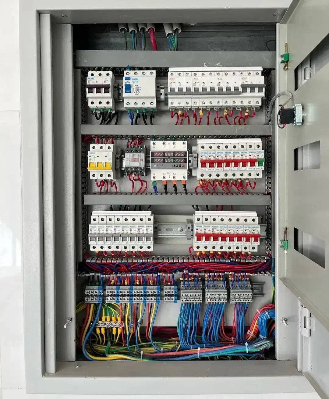 طراحی و اجرای نور پردازی مدرن|خدمات پیشه و مهارت|زرند, |دیوار