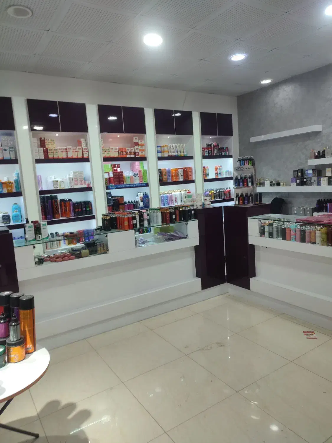 فروش فوری دکور کامل فروشگاه MDF هایگلاس آماده نصب|فروشگاه و مغازه|بندر ماهشهر, |دیوار