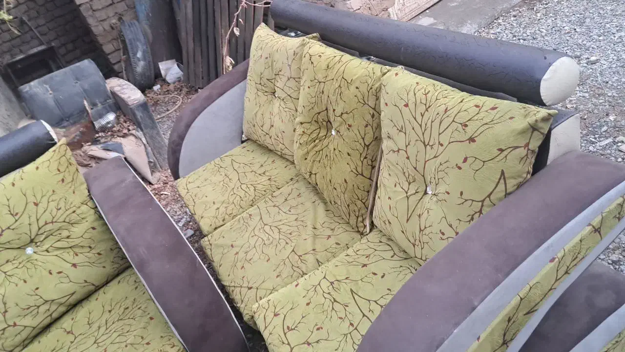 مبل نایک|مبلمان خانگی و میز عسلی|قم, قلعه کامکار|دیوار