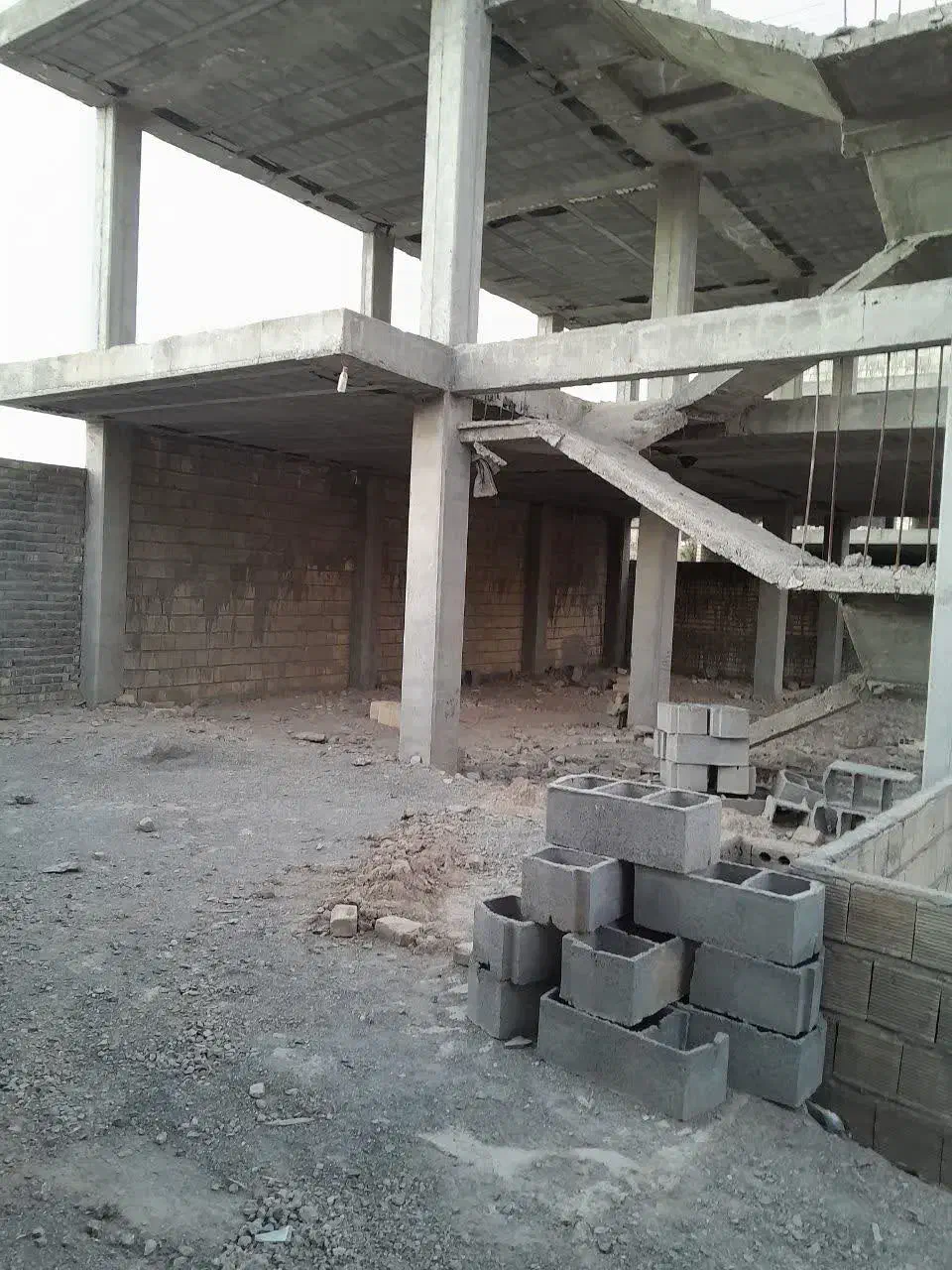 زمین اسکلت شده|فروش زمین و ملک کلنگی|خمینی‌شهر, |دیوار