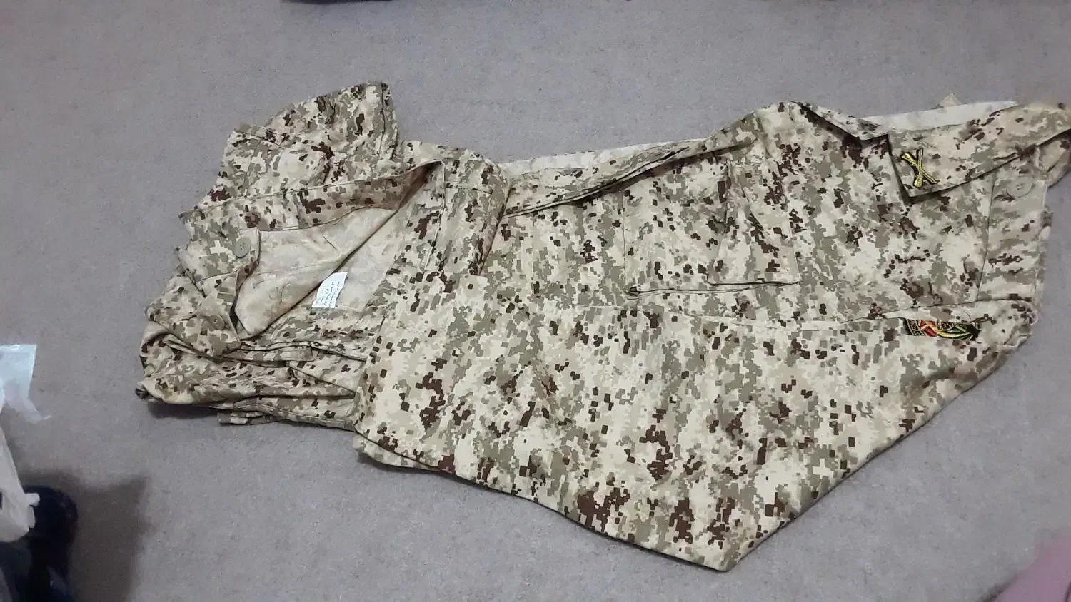 لباس سربازی کاملا نو به همراه دوکلاه وپوتین|لباس|قدس, شهرقدس|دیوار