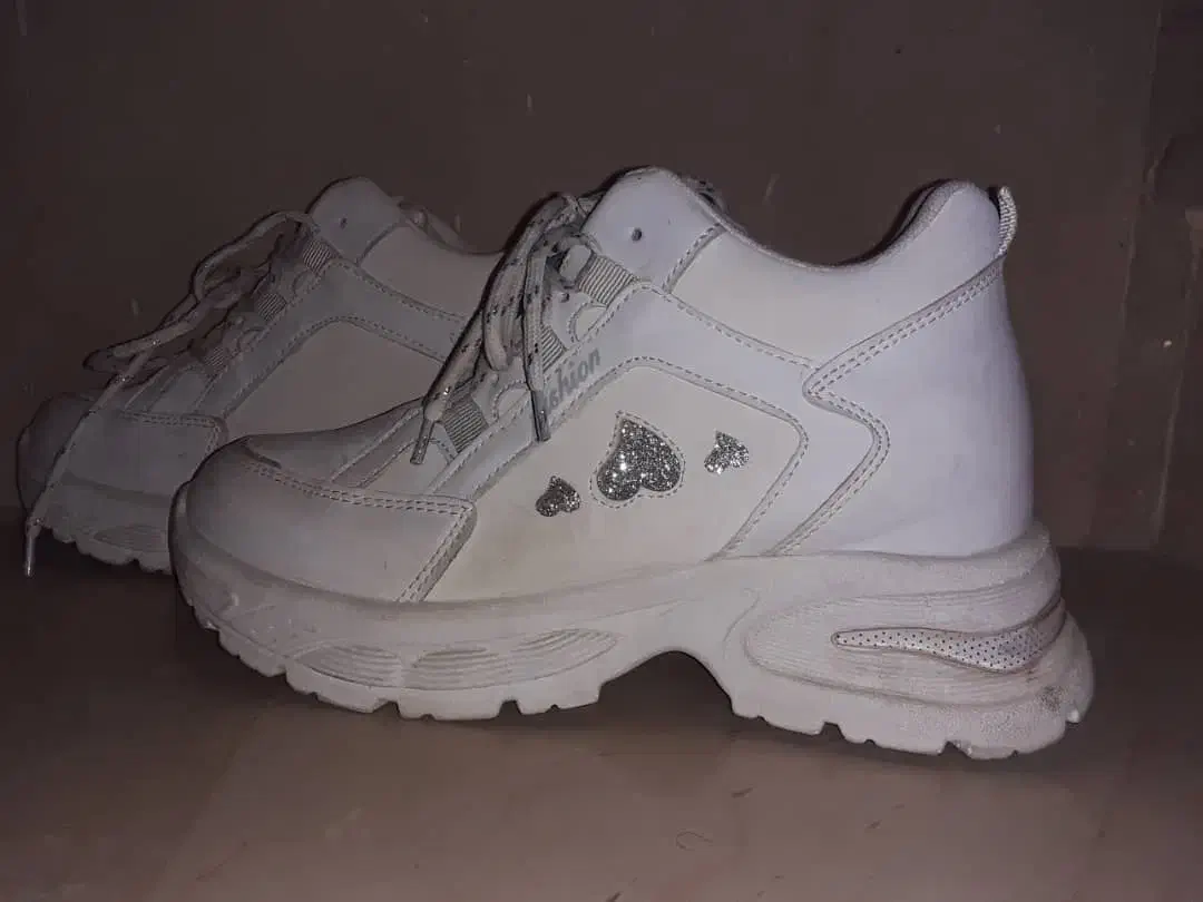 کفش اسپرت زنانه|کیف، کفش، کمربند|شیراز, ستارخان|دیوار