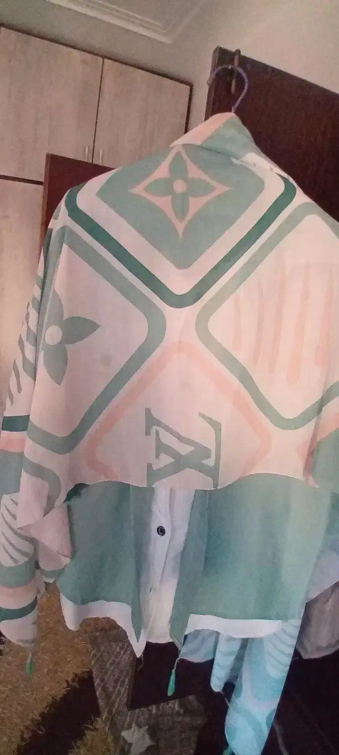 شال و شومیز|لباس|لاهیجان, انقلاب|دیوار