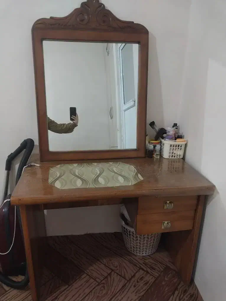 میز آینه باهم درحد نو|آرایشگاه و سالن‌های زیبایی|مریوان, |دیوار
