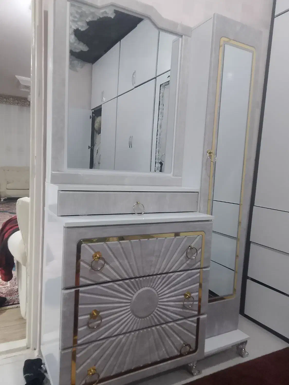 دلاور|جاکفشی، کمد، دراور|تربتحیدریه, پائین ولایت|دیوار