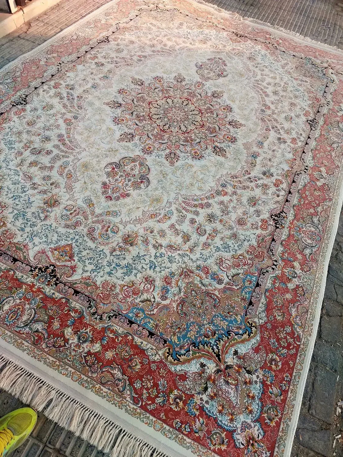 فرش رضا قهرمانی جفت ۹متری ۷۰۰شانه تراکم۲۵۵۰|فرش|اراک, |دیوار